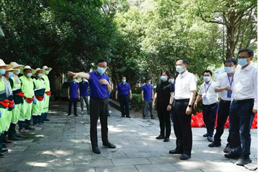 炎炎夏日送清凉 慰问一线送关怀