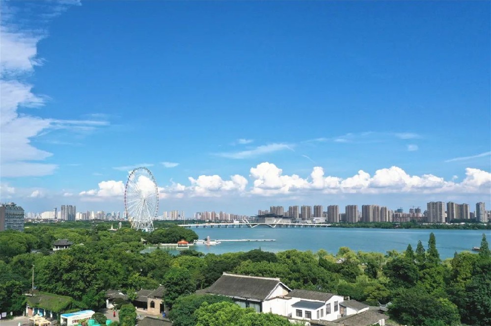 “吾+”拍了拍你，邀你快来入住！